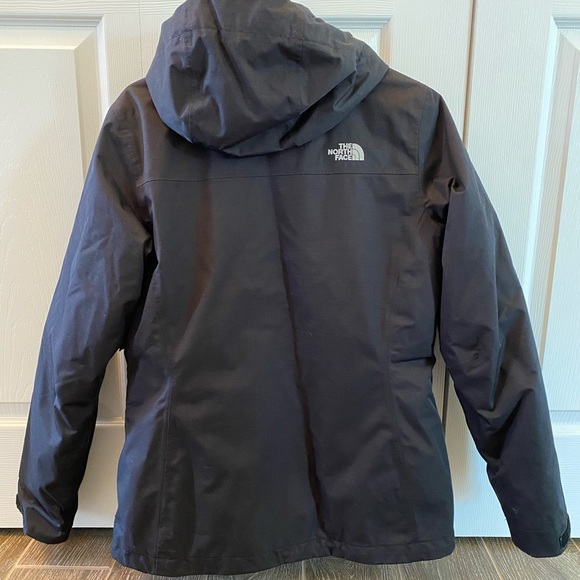 SOLD!! Women’s North Face Coat - Picture 4 of 7